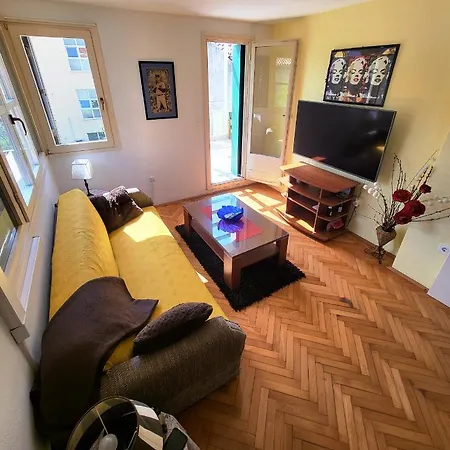 Zee Apartment